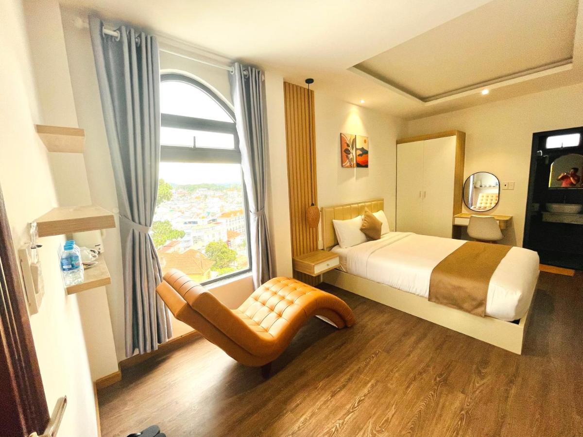Torino Hotel Dalat Екстериор снимка