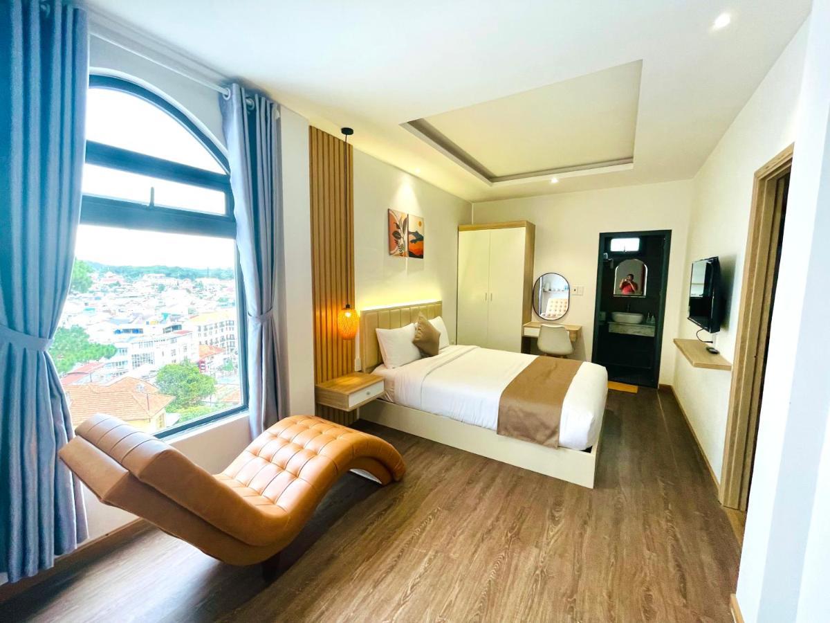 Torino Hotel Dalat Екстериор снимка