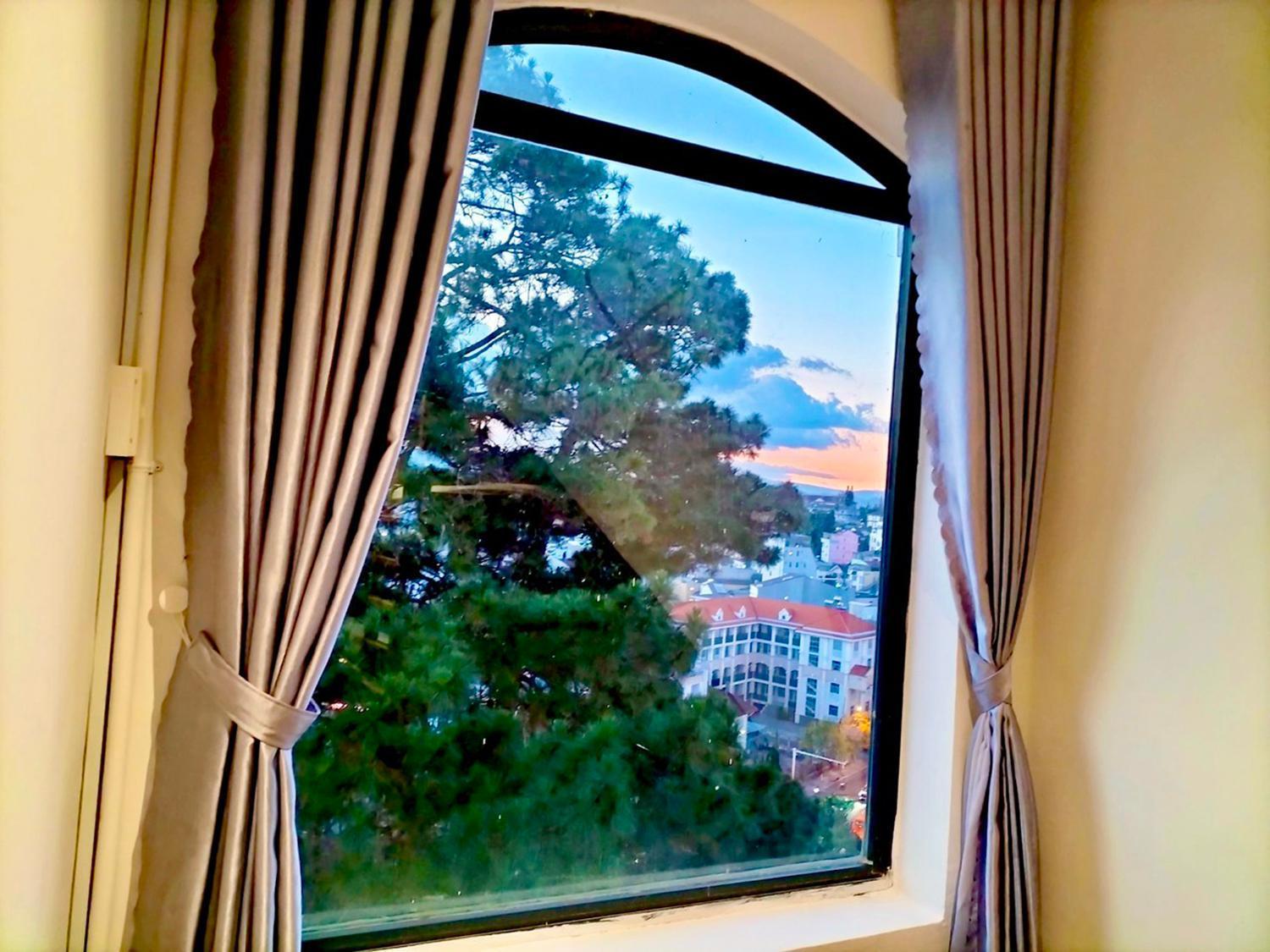 Torino Hotel Dalat Екстериор снимка