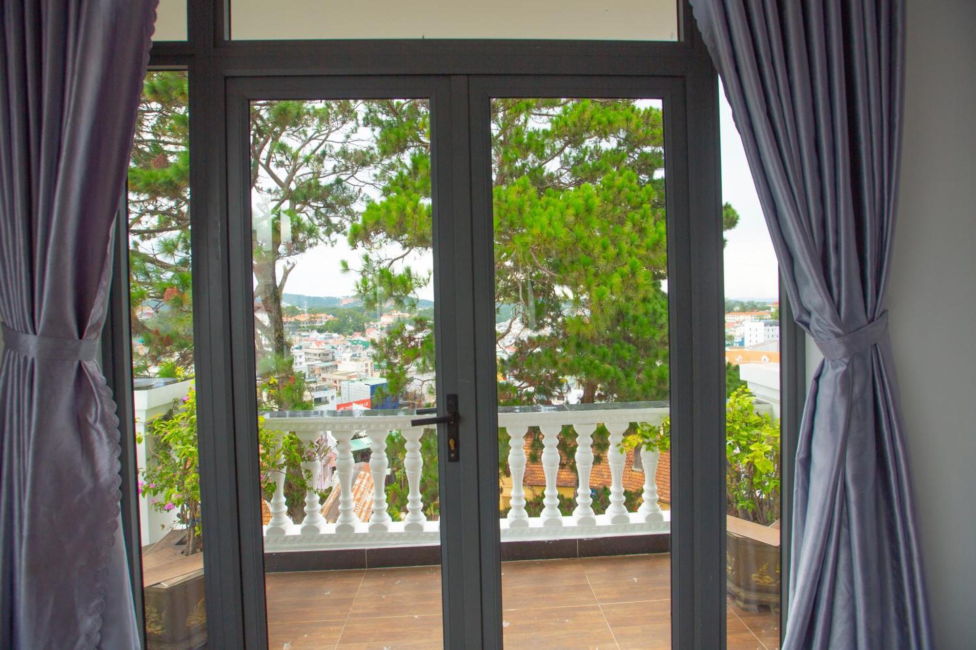 Torino Hotel Dalat Екстериор снимка